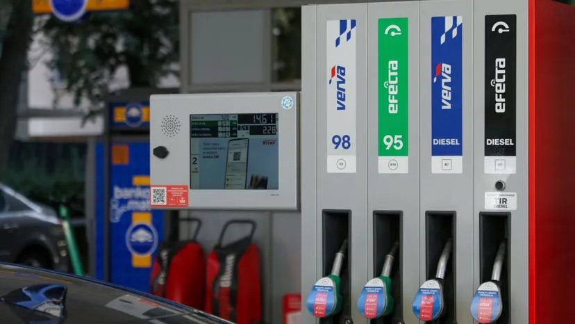 Nawet 50 gr mniej na litrze za paliwo. Na tych stacjach kierowcy zatankują teraz taniej
