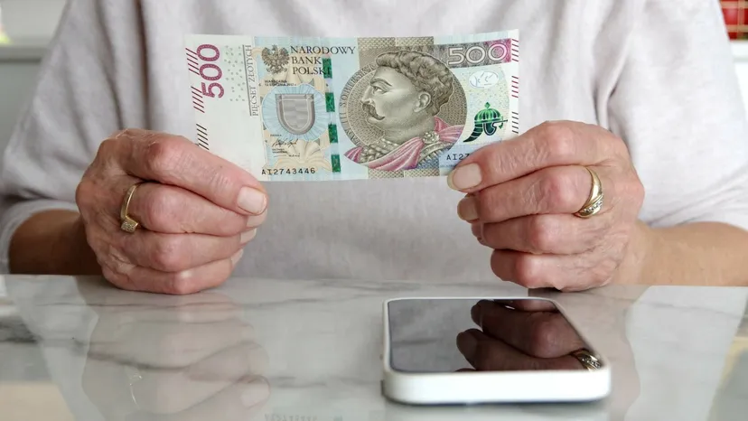 Tyle w czerwcu zarabiali Polacy. Średnia pensja może zaskakiwać