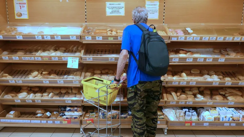 Wyższa cena przy kasie niż na półce. Kodeks cywilny mówi jasno. To ci się należy w 2026 r.