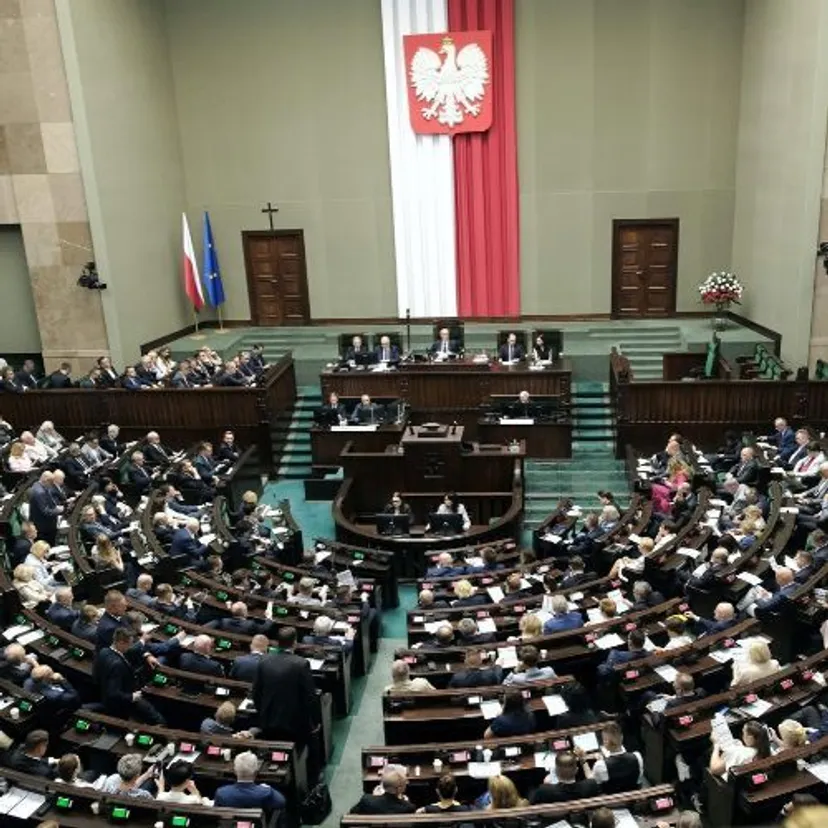 Jest limit zarobków i czasu pracy lekarzy. Sejm zdecydował