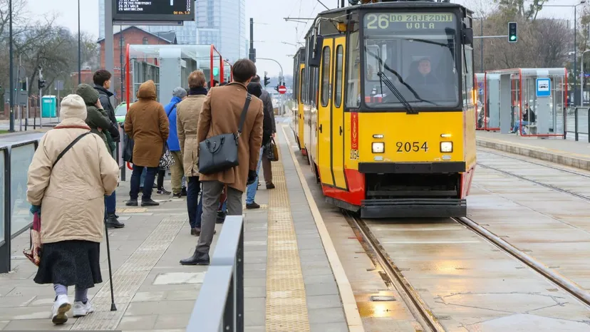 Darmowa komunikacja miejska dla seniorów. Te osoby nie zapłacą ani złotówki, wystarczy jeden dokument