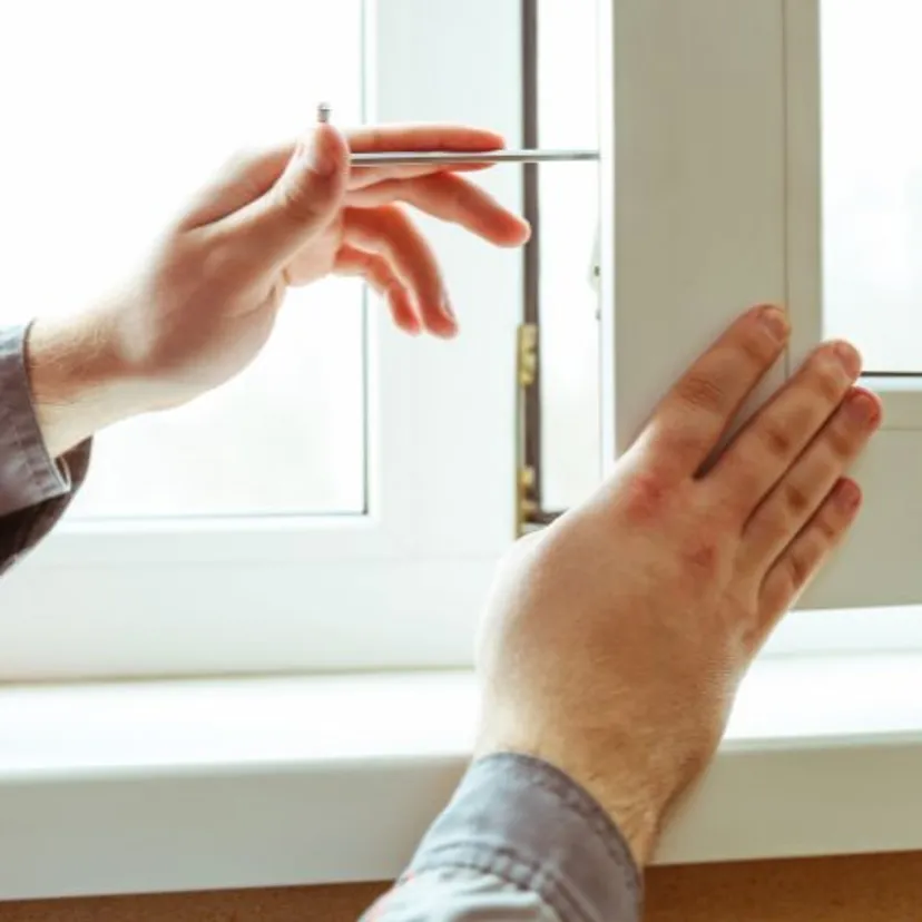 Robię z oknem 1 rzecz przed mrozami. Zimą rachunki za ogrzewanie to pikuś