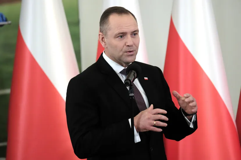 "Korona by mu z głowy nie spadła". Sikorski bardzo ostro o Zełenskim