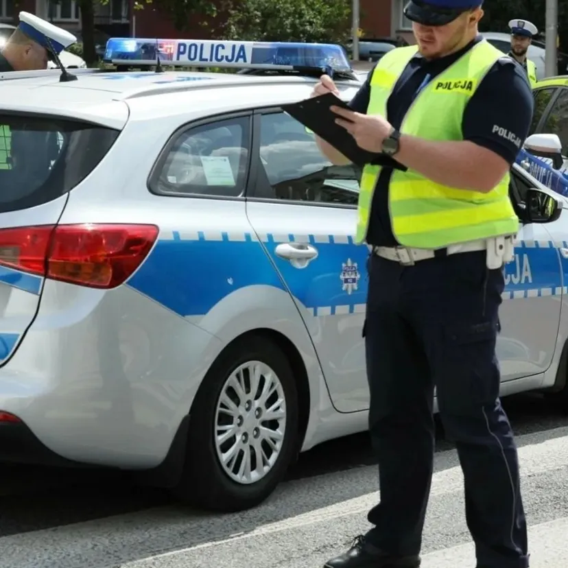 Od 18 lipca nowy obowiązek dla kierowców. Ministerstwo podjęło decyzję, przepisy już obowiązują. Kary do 2 tys. zł