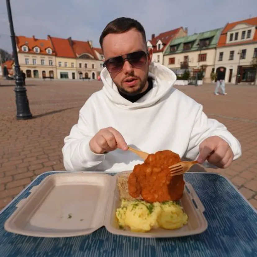 Zamówił ogórkową w barze mlecznym. Nagle złapał za miskę, tego jeszcze nie było