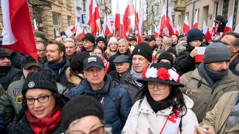 Tego nie zabieraj ze sobą na marsz 11 listopada. Tysiące osób objętych zakazem, grożą surowe kary