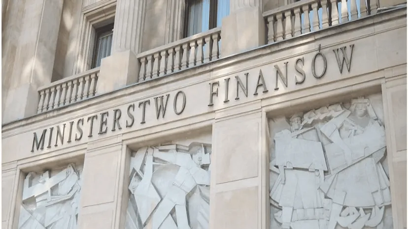 Euro zamiast złotego? UE wyczekuje decyzji Polski. Minister finansów jednoznacznie