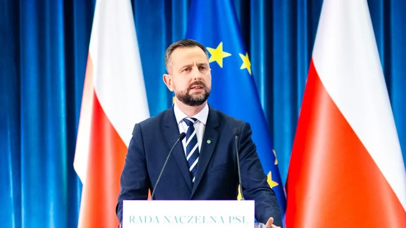Kosiniak-Kamysz chce 800 plus tylko dla pracujących rodziców. Jest odpowiedź resortu