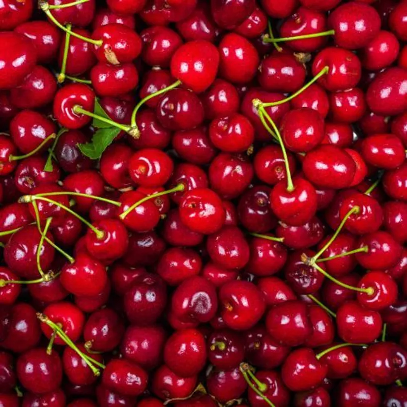 Wzięli pod lupę czereśnie z Biedronki, bazaru i Lidla. Zawiadomili Sanepid