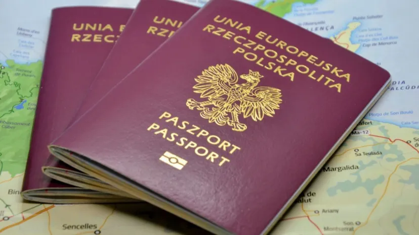 To nie żart. Tak będą wyglądały paszporty Polaków. MSWiA szykuje wielkie zmiany