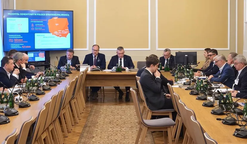 Tani cement z importu UE uderza w polskie miejsca pracy. Straty liczone w milionach