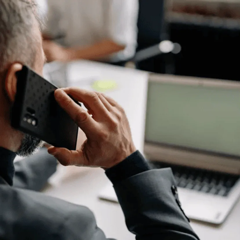 Masz konto w Banku Pekao? Wystarczy przyłożyć kartę do telefonu, oszuści mają nową metodę