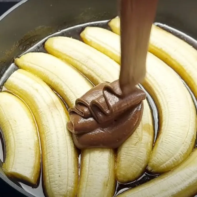 Z bananów, mąki, kakao i cukru robię na patelni tak pyszne ciasto, że wszyscy chcą więcej. Szybki deser bez pieczenia