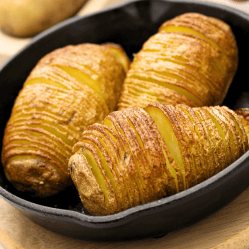 Podpatrzyłam w restauracji jak się robi ziemniaki po szwedzku. Serwuję je co niedziela