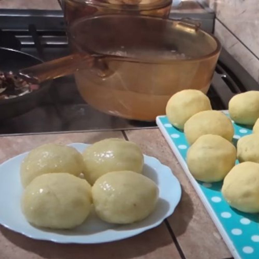 Gdy zostanie mi mięso po rosole, robię takie pyzy. Rodzina zajada się nimi, aż się uszy trzęsą