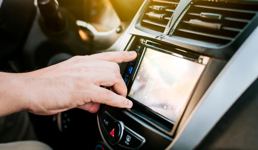 Będą kary za radio w samochodzie. Posypią się mandaty, Polacy nie mają pojęcia o tym zapisie w prawie