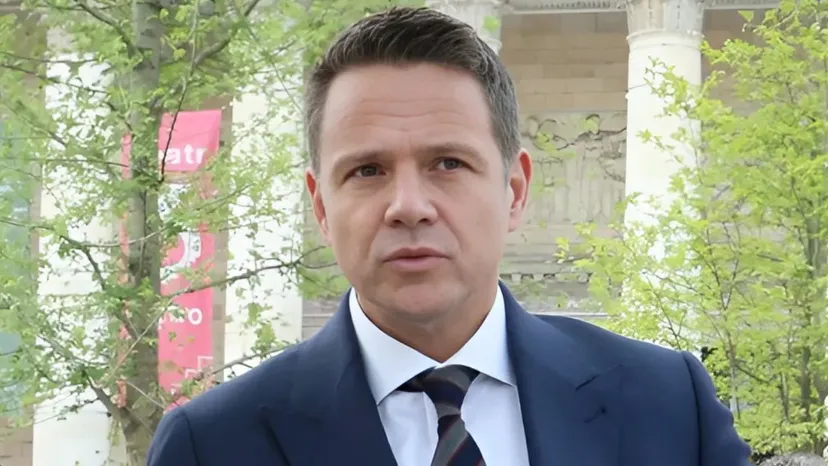 Rafał Trzaskowski dostanie podwyżkę, radni zdecydowali. Tyle będzie zarabiał prezydent Warszawy