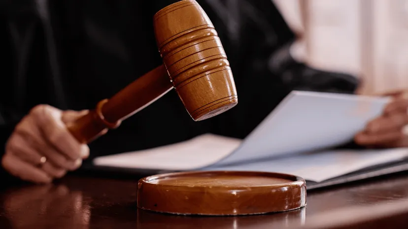Kiedy odmowa przyjęcia mandatu ma sens? W tych przypadkach grzywna może sięgnąć 30 tys. zł