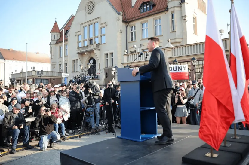 Partia Mentzena zaatakowana przez hakerów. Wyciekły m.in. numery PESEL zwolenników