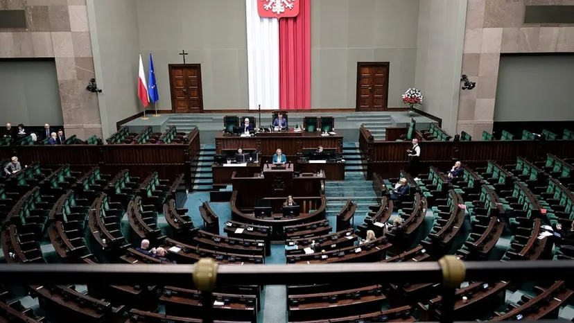 Lider wciąż niepokonany, ale to oni mogą otwierać szampana. Nowy sondaż obnażył prawdę