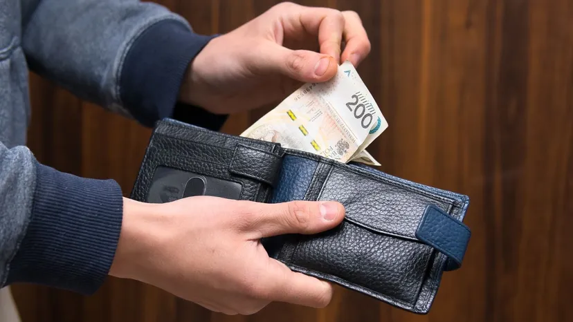 Komornik zajął konto niewłaściwej osobie. Senior do dziś nie odzyskał swoich pieniędzy