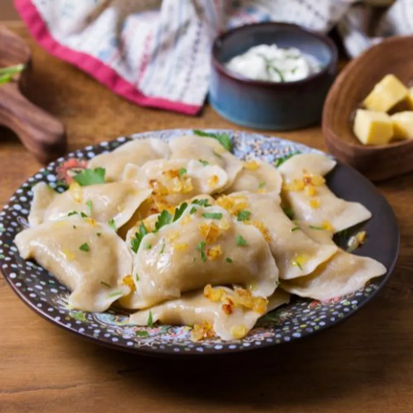 Takie pierogi podaję na obiad w Wielki Piątek. W farszu nie ma ani grama sera, ani ziemniaków