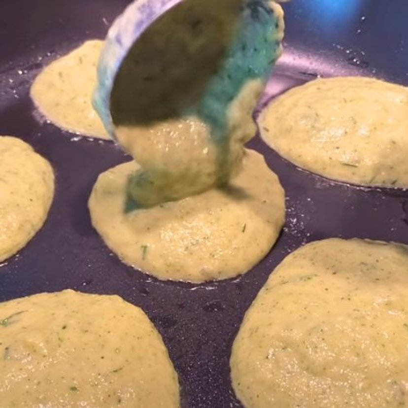 Dodaję jajka do cukinii i odpalam blender. O to danie najczęściej prosi mnie rodzina