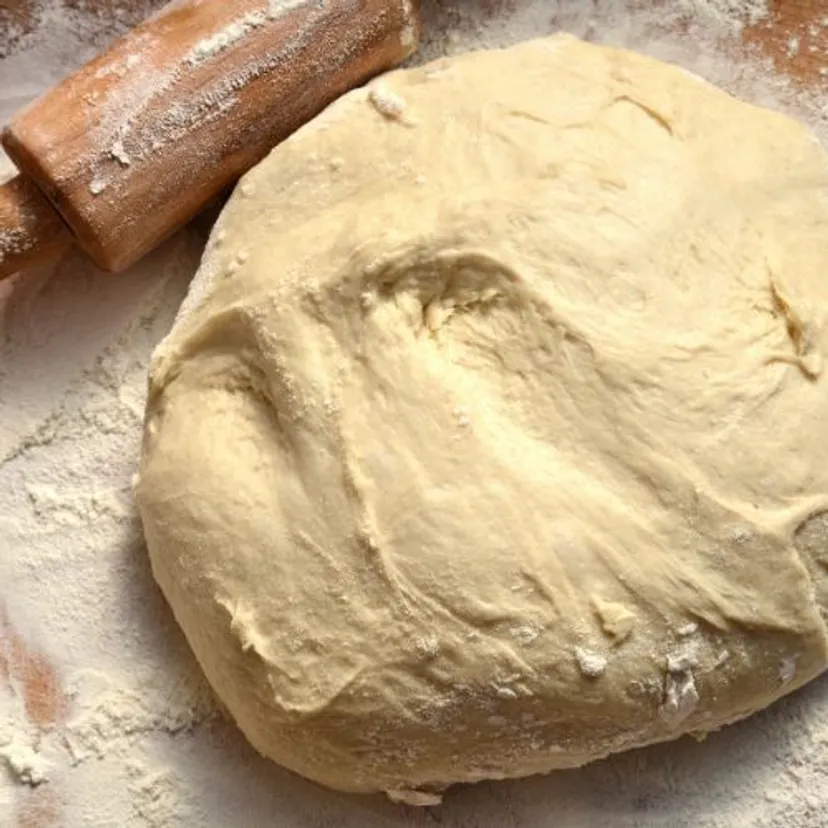 Ten przepis na ciasto drożdżowe mam od znajomego cukiernika. Nie znam lepszego