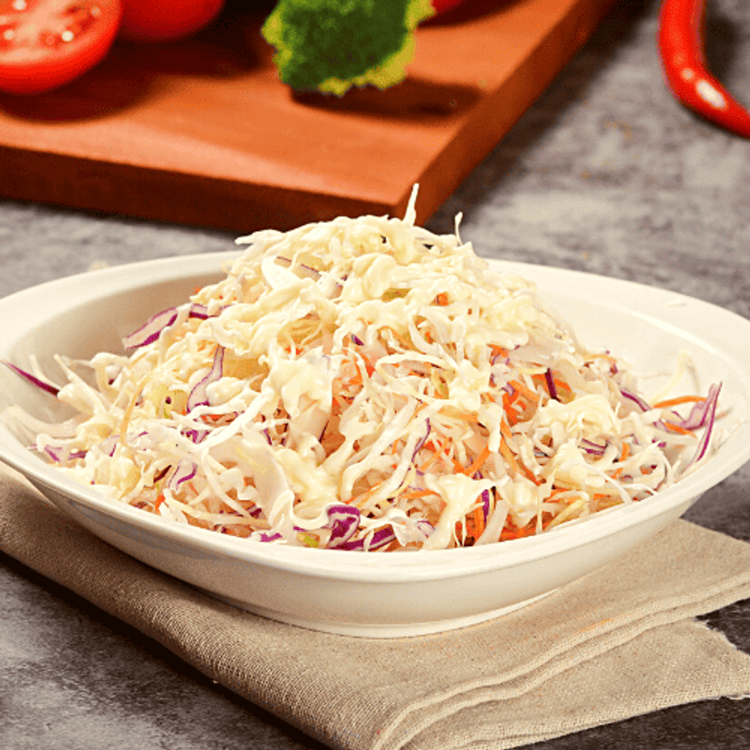 Surówka z kapusty pekińskiej lepsza niż z restauracji. Te 2 dodatki są kluczowe