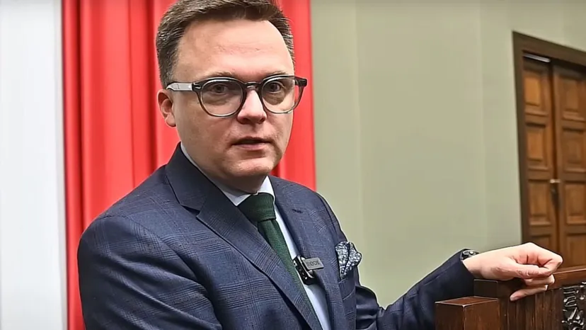 Traci fotel marszałka, ale nie pensję. Tyle jeszcze zgarnie Szymon Hołownia