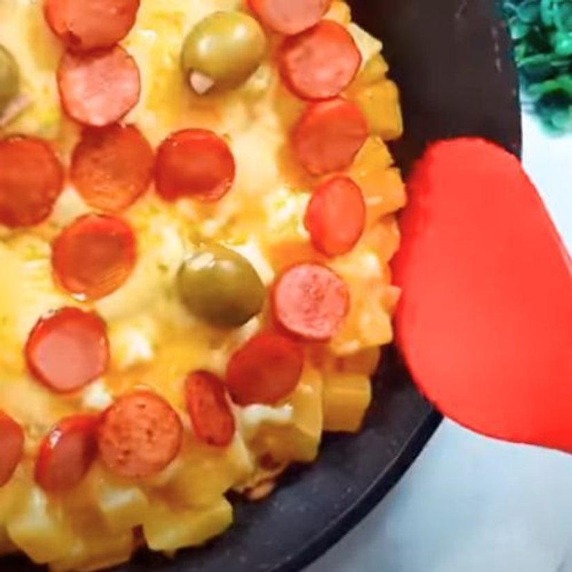 Weź 2 ziemniaki, 2 jajka i 2 parówki. Zrobisz z nich cudowny obiad, starczy nawet na kilka dni