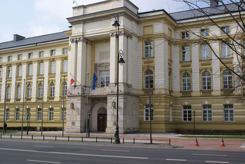 Podwyżki w Kancelarii Prezesa Rady Ministrów. Wiadomo, o ile wzrosną pensje pracowników