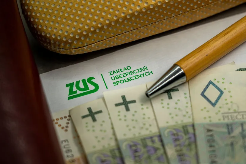 ZUS wypłaci 7 tys. zł zasiłku pogrzebowego w 14 dni. Jeden szczegół może obniżyć kwotę prawie o połowę