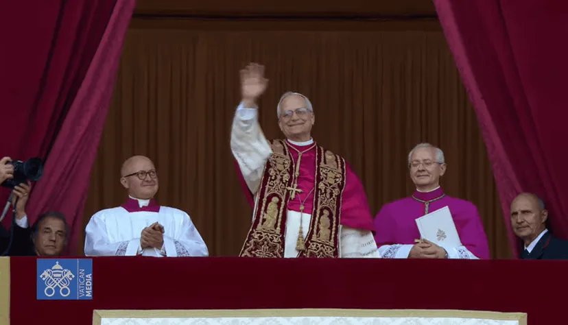 Nowy papież Leon XlV wyszedł do tłumu. Jest z Chciago: to pierwszy papież z USA w historii
