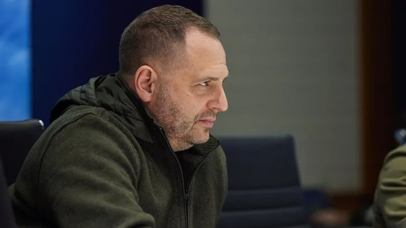 Wczesnym rankiem służby weszły do domu prawej ręki Zełenskiego. Trwa przeszukanie, w tle wielka afera