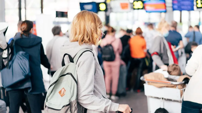 Wyłapują turystów przed bramkami, dostają premie. Są konkretne kwoty