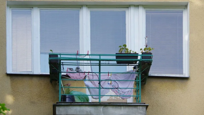 Uważaj na wywieszanie prania na balkonie. Za to możesz dostać mandat