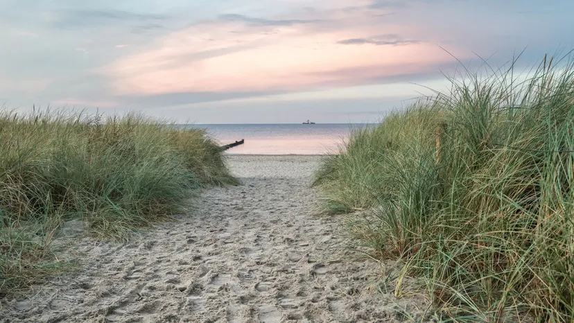Niezwykłe zjawisko nad Bałtykiem. Zdjęcia z plaży wywołały zachwyt w sieci