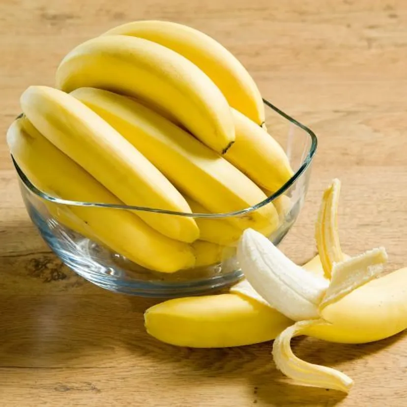 Wbij jajka do miski i zmiksuj je z bananami. Nie uwierzysz co z tego powstanie