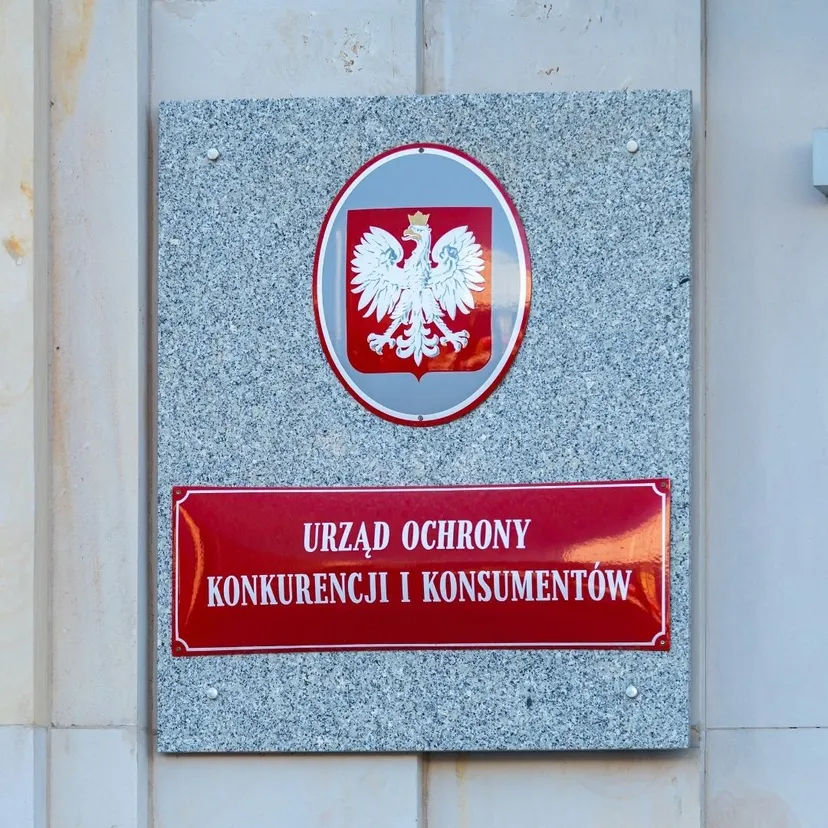 UOKiK skarcił cztery duże banki. Klienci mogą odzyskać utracone pieniądze