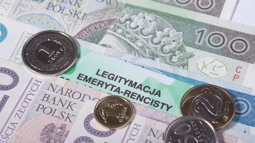 Emeryci dostaną listy od ZUS. Znajdą w nich dwa dokumenty: "Warto, aby każdy dokładnie przeczytał"