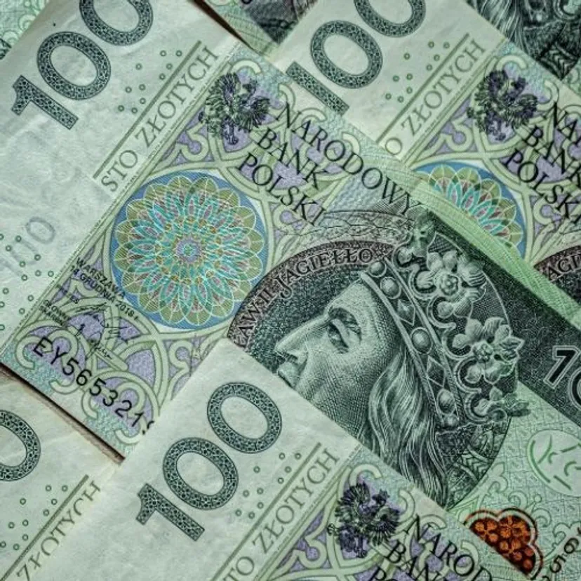 Widzisz czerwony lub zielony ślad na banknocie? Lepiej nim nie płać. Ważny komunikat NBP, to proszenie się o kłopoty