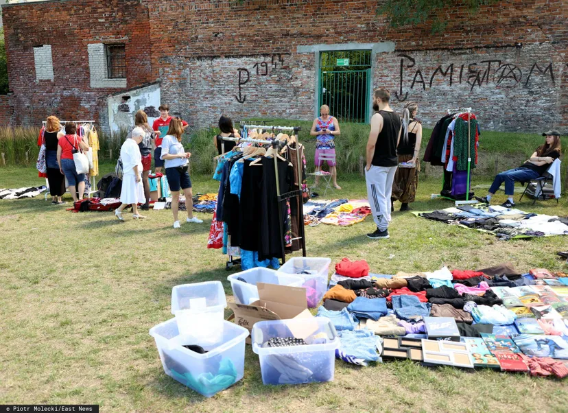 Kłęby dymu nad Warszawą. Płonie bazar Różyckiego, trwa akcja służb
