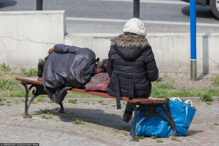 Miasta nie wiedzą, co zrobić z bezdomnymi. Na przeszkodzie stoi biurokracja 