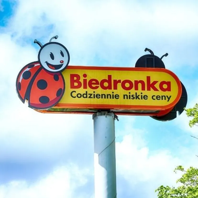 Biedronka z ważnym komunikatem do klientów. Muszą to zrobić do 12 października, można stracić dostęp