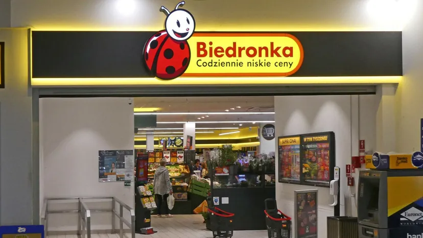 Specjalna rekrutacja w Biedronce. Na start nawet 8 tys. zł pensji i do obsadzenia 500 wolnych etatów