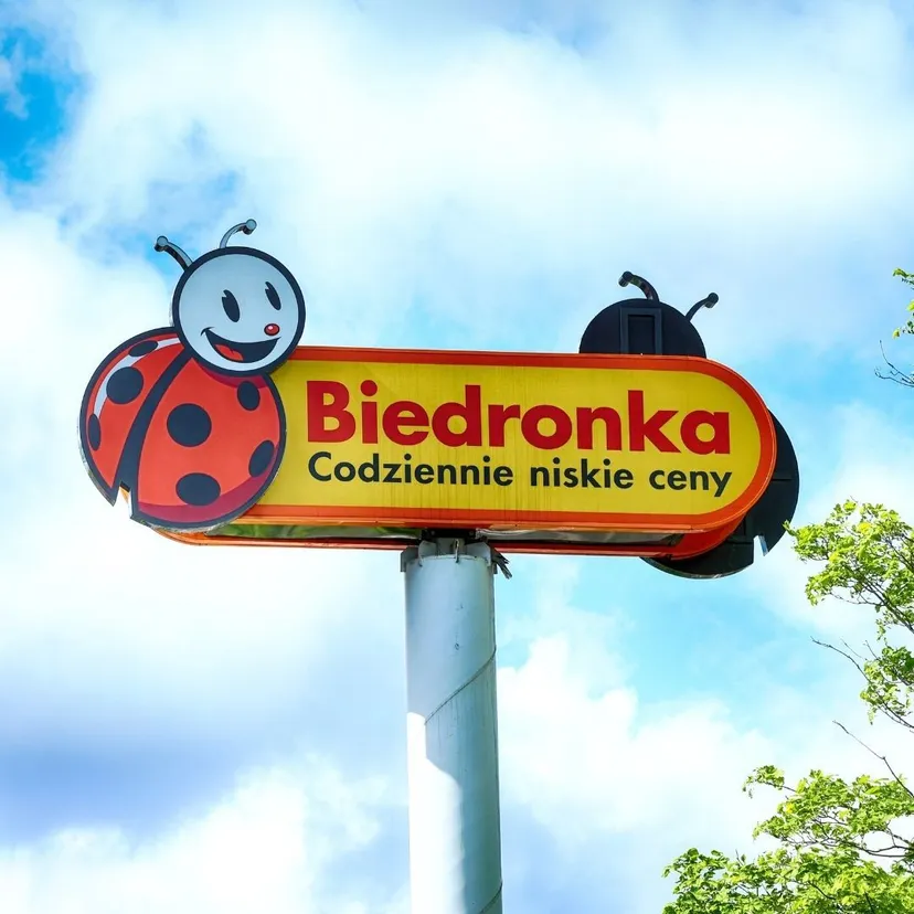 Biedronka przeceniła plecak ewakuacyjny o 52 proc. W zestawie już 15 elementów