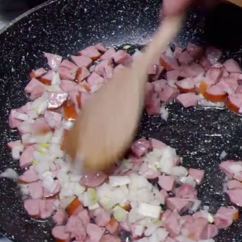 Z młodej kapusty zrobisz obłędny bigos. Jak dla mnie nie ma lepszego smaku wiosny
