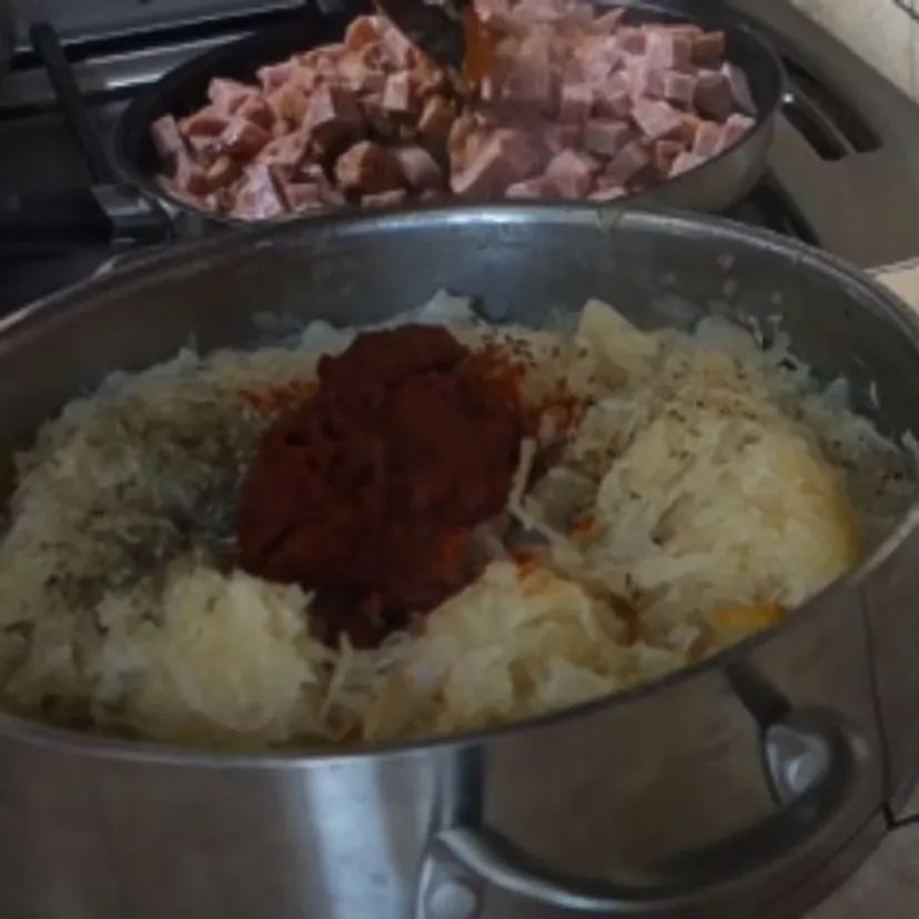 Zrobiłam na próbę bigos staropolski od Heni. W życiu lepszego nie jadłam