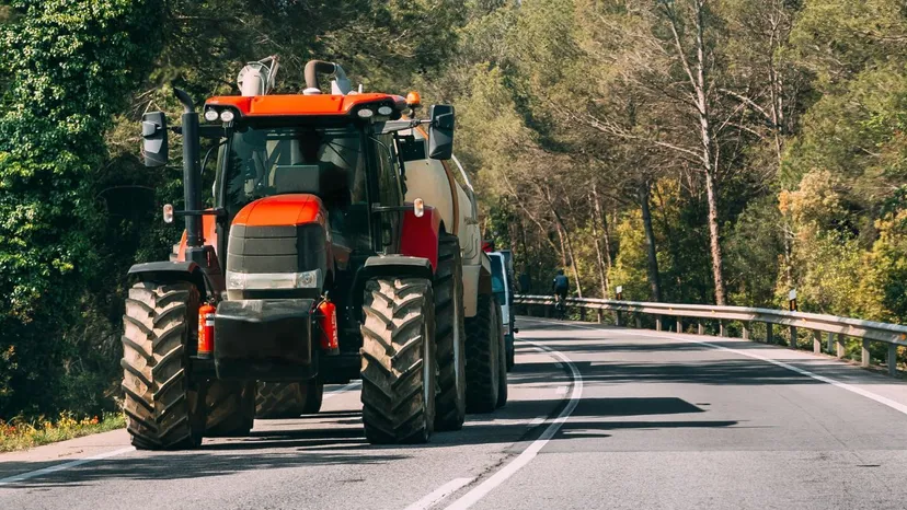 1000 zł mandatu i punkty karne. Kierowcy wciąż nie wiedzą, jaka kara grozi za wyprzedzanie